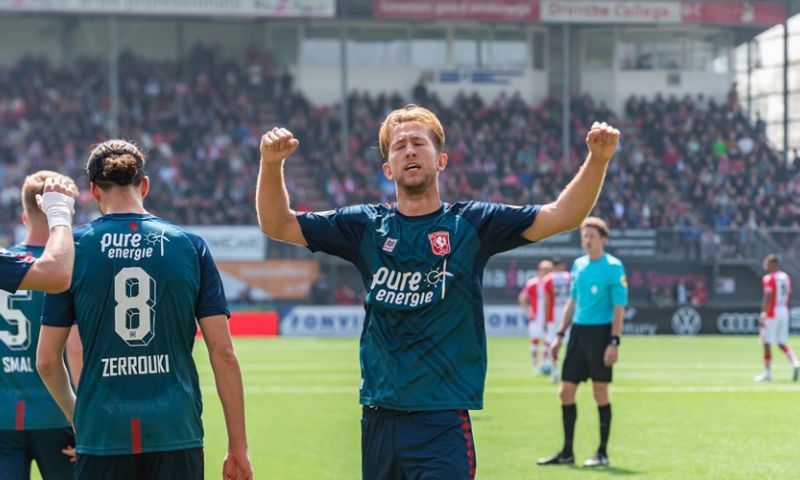 Emmen stuit op Unnerstall: FC Twente boekt ruime zege en passeert Sparta