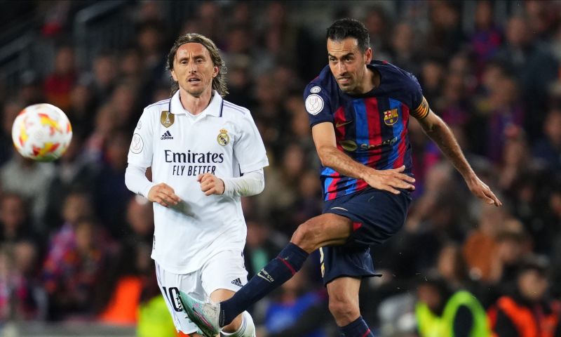 Modric vol lof over Busquets: 