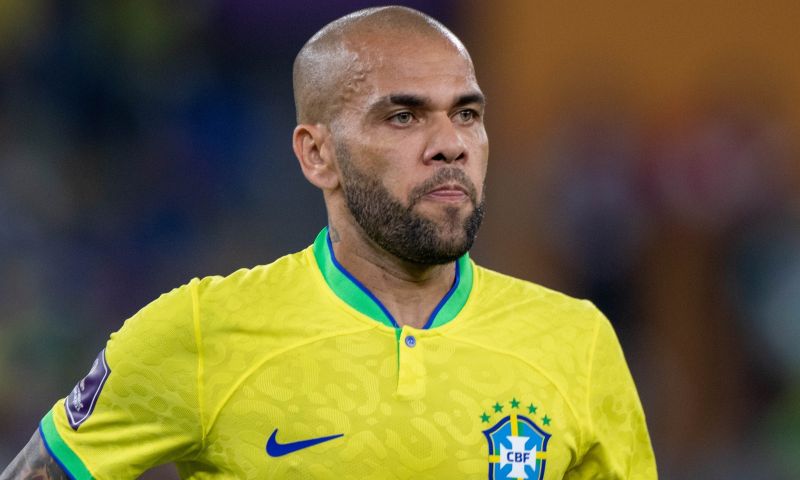 Dani Alves blijft nog in de cel na beslissing Spaanse rechtbank