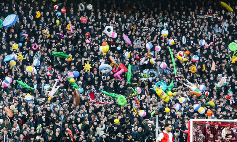 UEFA geeft Feyenoord ondanks opblaasdierenactie flinke boete voor duel met Roma