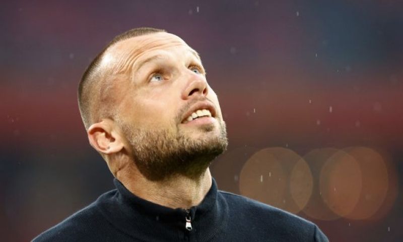 "Ajax kan het niet maken Heitinga af te rekenen op de afgelopen vier maanden"