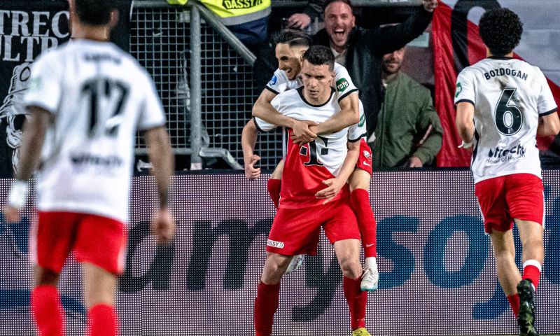 Nooit eerder vertoond: Utrecht wint na twee onderbrekingen, spelers in protest