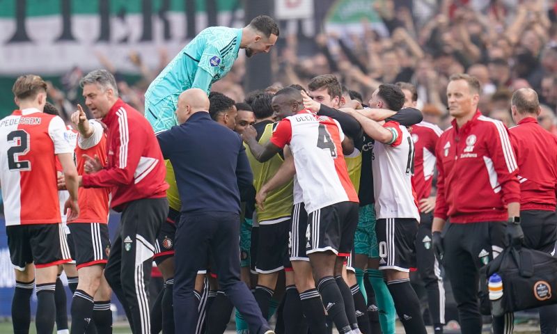 Ajax en PSV feliciteren kersverse kampioen Feyenoord