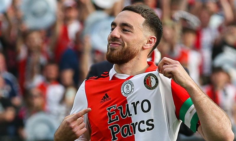 Sneijder adviseert: 'Ik zou zeggen: blijf lekker nog een jaar bij Feyenoord'