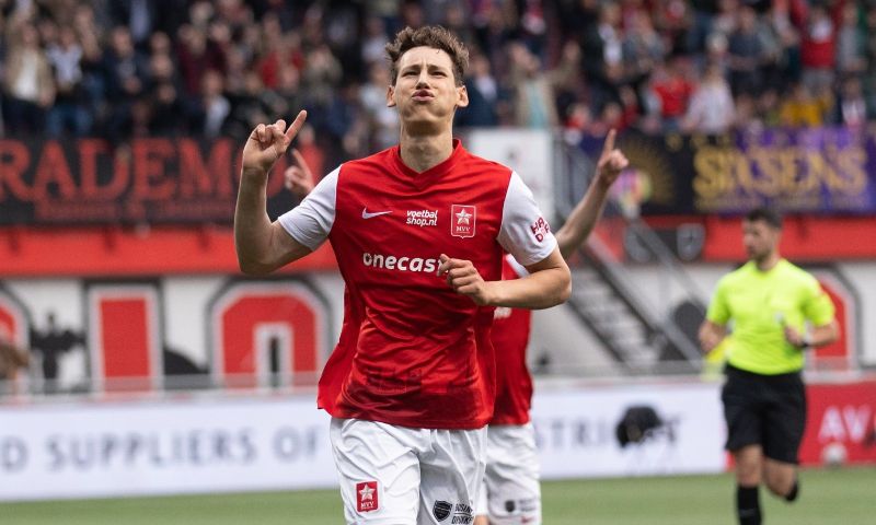 FC Twente bezig met Van Bommel en Azarkan