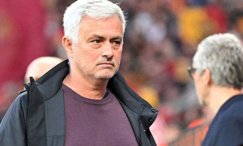 Kritiek raakt Mourinho niet: 'Het team dat verliest, gaat op zoek naar een excuus'