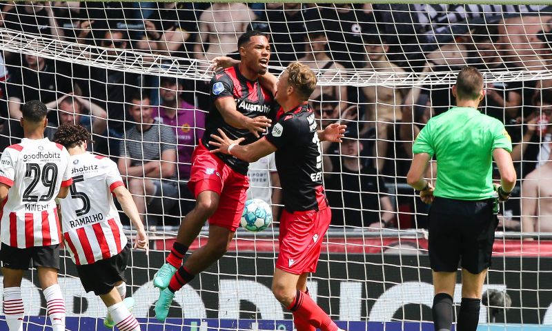 Van Hooijdonk en Van der Vaart lyrisch over Van Ewijk