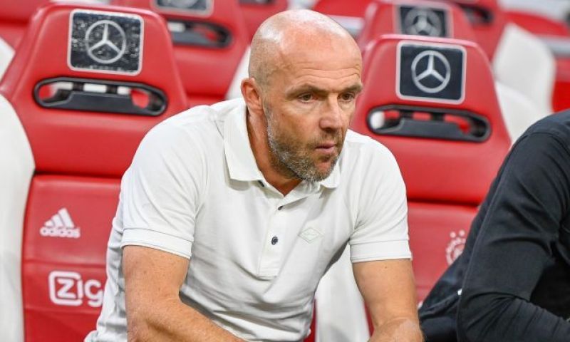 Schreuder tekent vier maanden na ontslag bij Ajax in Verenigde Arabische Emiraten