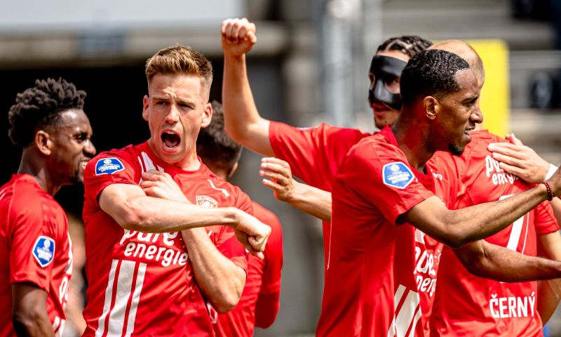 Vink ziet potentiële aanwinst voor Ajax en AZ: 'Fantastische voetballer'