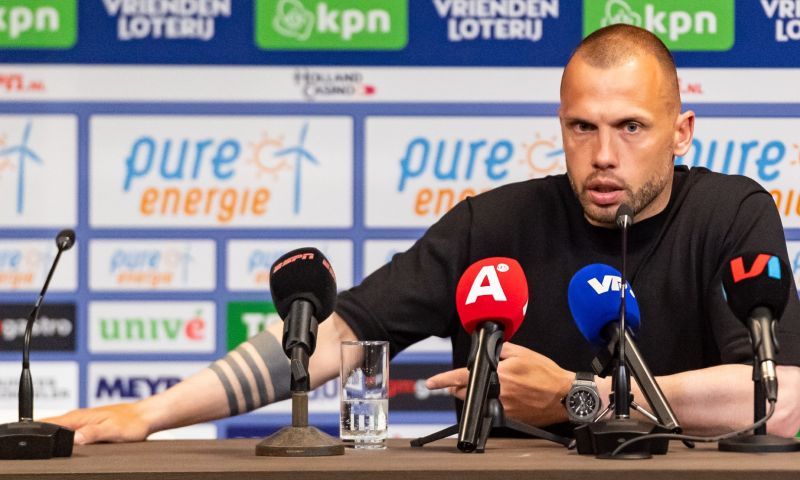 'Ajax heeft afscheid genomen van Heitinga. Eén iemand weet dat nog niet: Heitinga'