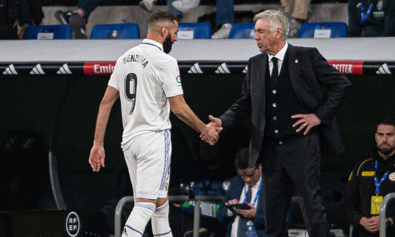 Ancelotti over transfergeruchten Benzema: 'Internet is niet de realiteit'