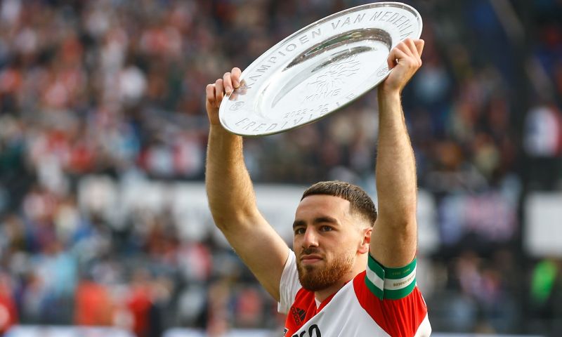 'Feyenoord schermt met Engelse interesse voor Kökcü, die graag naar Benfica wil'