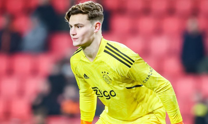 'Ajax-talent slaat buitenlandse interesse af en verlengt contract tot 2027'