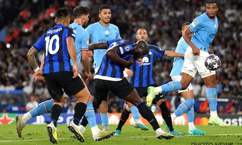 Vandewalle over Lukaku: 'Het lijkt wel of hij chookt, bezwijkt onder spanning'