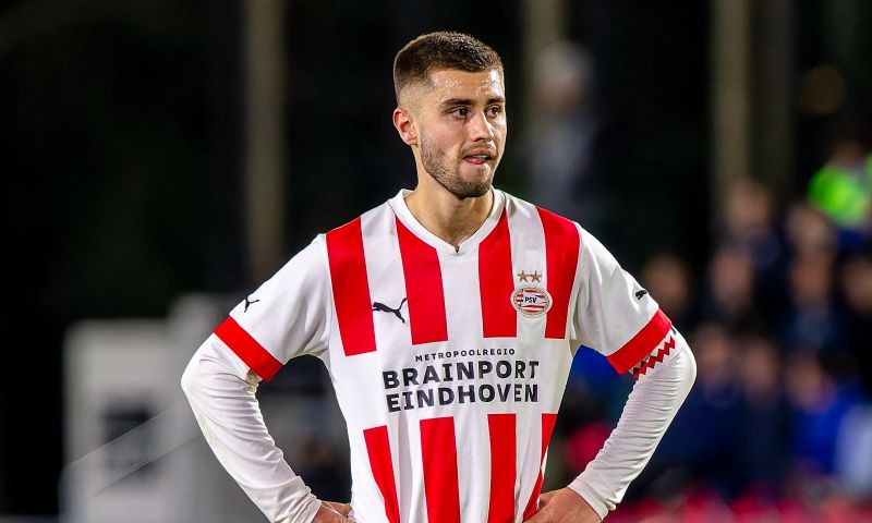 'Vitesse is in gesprek en hoopt PSV van één van zijn grotere talenten te beroven'