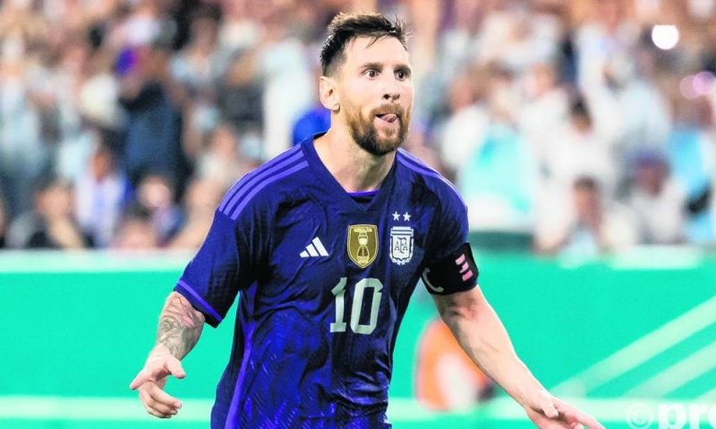 Messi maakt snelste doelpunt in loopbaan