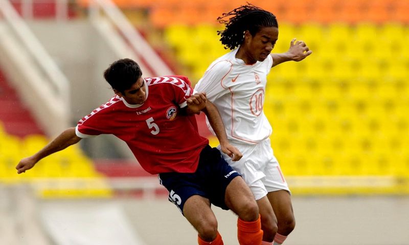 Urby Emanuelson over Jong Oranje