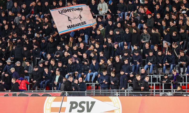 PSV presenteert opvallend nieuw derde shirt: 'Geïnspireerd op computerchips'