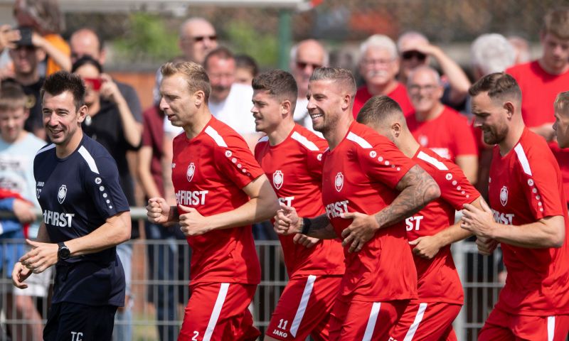 Kampioen Antwerp lokt volk én Ilenikhena op training