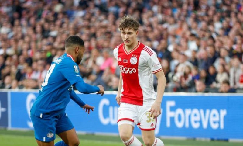 OFFICIEEL: Toptalent Godts (ex-KRC Genk) Verlengt Contract Bij Ajax