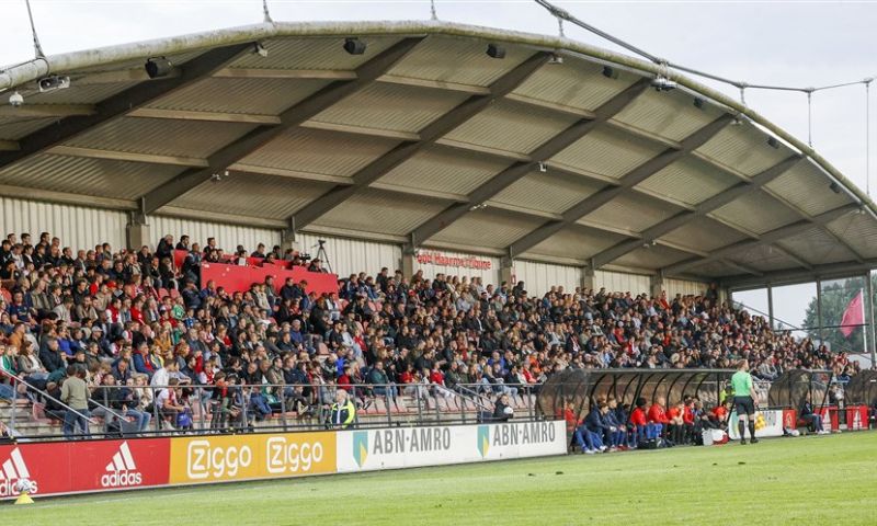 'Feyenoord-talent (15) volgt voorbeeld van Lang en Timber en vertrekt naar Ajax'