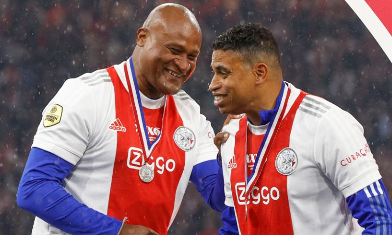 'Bogarde tekent contract als assistent-trainer van Kluivert in Turkije'