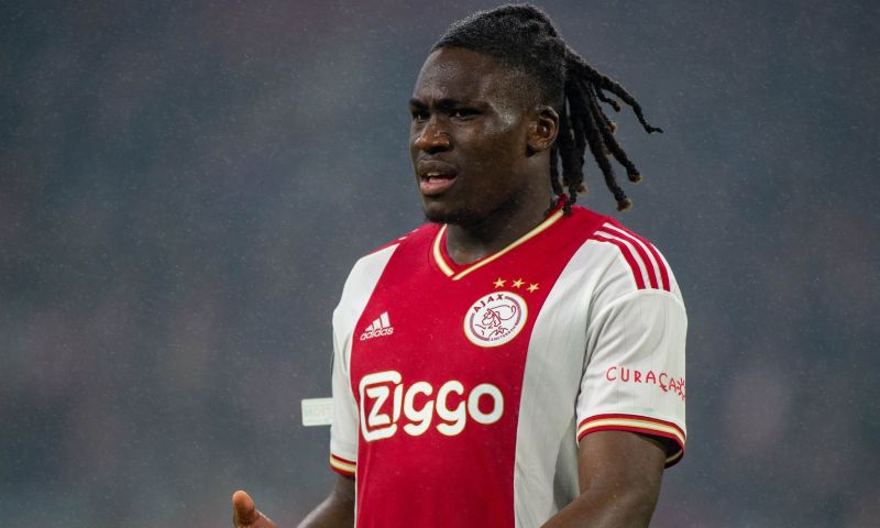 'Ajax kan Bassey mogelijk na één jaar lozen: Brighton kijkt rond in Amsterdam'