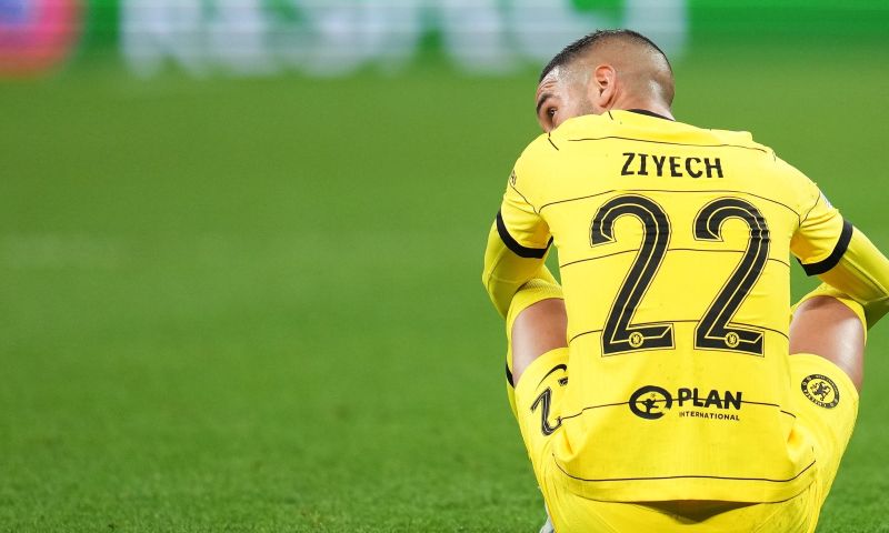 Ziyech doorbreekt stilzwijgen na afgeketste deal: 'Knee problems, right?'