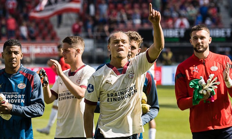 'Simons stevent ondanks geactiveerde clausule af op langer PSV-verblijf'