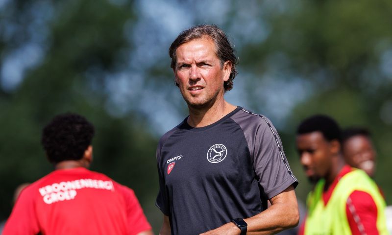 Eerste Eredivisie-contract Almere City