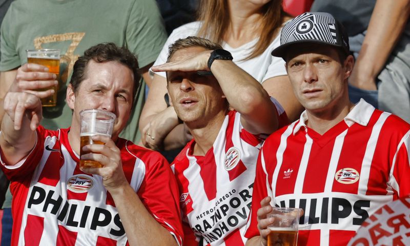 'Grote schande': boze PSV-fans moeten betalen voor oefenduels