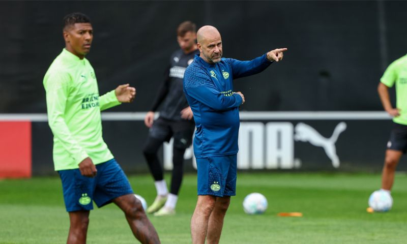 Bosz geeft advies: 'Heb het een keer over voetbal met Lang'