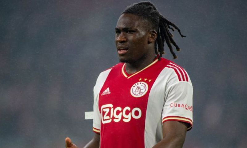 'Fulham meldt zich bij Ajax met bod van 17 miljoen op Bassey'