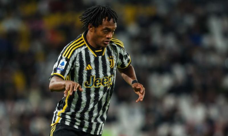 Inter strikt Cuadrado als concurrent voor Dumfries