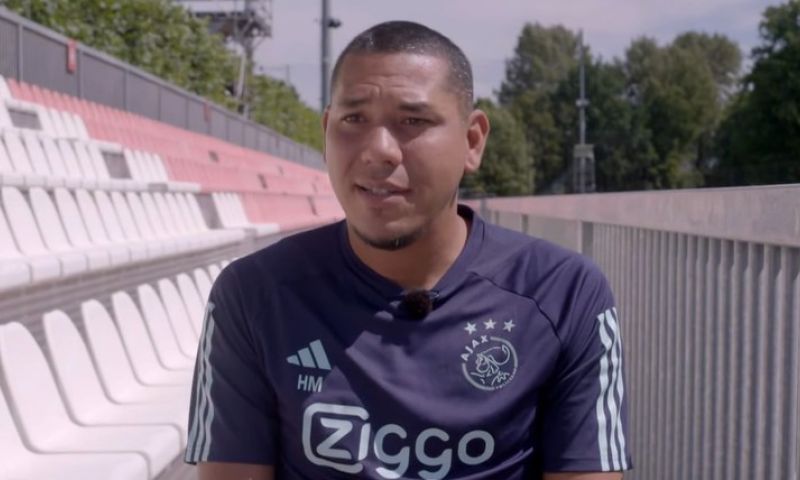 'Ik heb altijd contact gehouden met Ajax, dit is een heel mooi compliment'