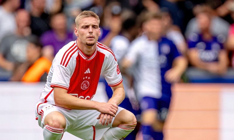 Ajax lijdt dikke nederlaag in onvriendelijke 'galamatch' tegen Anderlecht