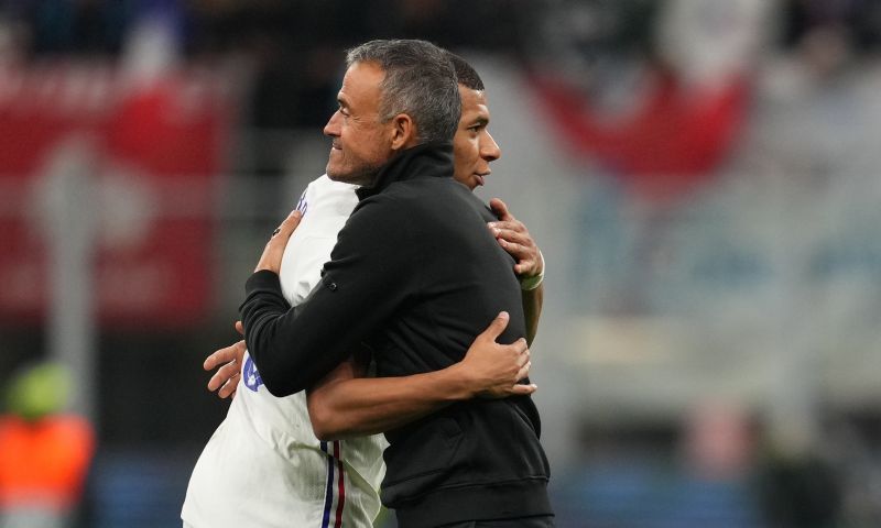 'Luis Enrique meldt zich in Mbappé-soap: coach wil PSG-bevelen negeren'