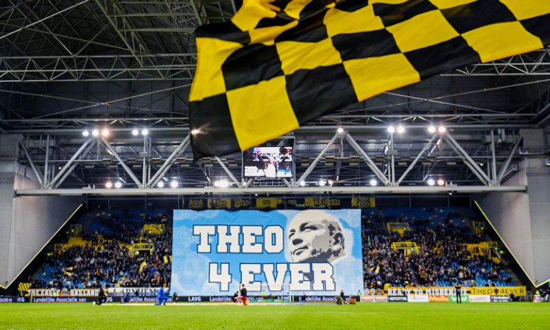 Vitesse presenteert nieuw uitshirt: 'Een ode aan Theo Bos'