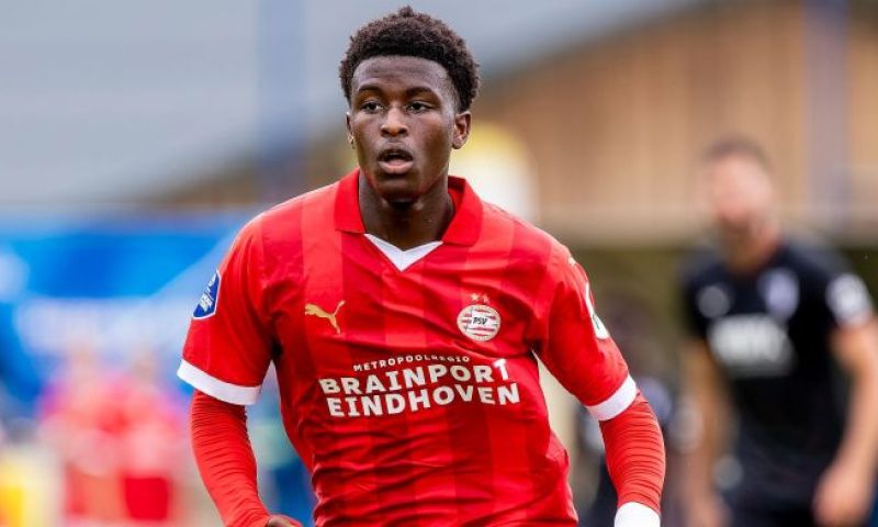 'Grotere clubs kloppen aan voor Babadi, PSV wil snel actie ondernemen'