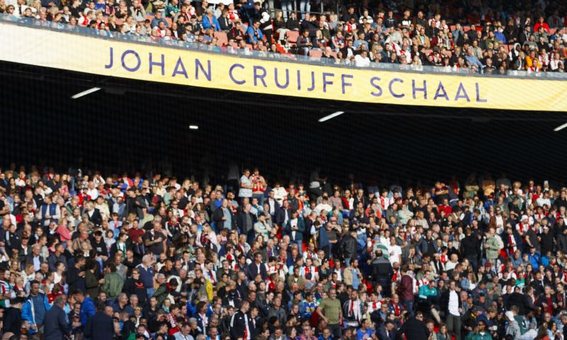 PSV-fans gooien metalen voorwerpen: Feyenoord-fan gewond, kinderen vluchten