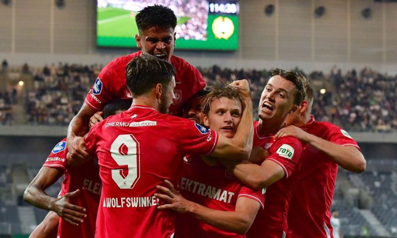 'FC Twente haalt nieuwe buitenspeler, impasse in Eiting-transfer'