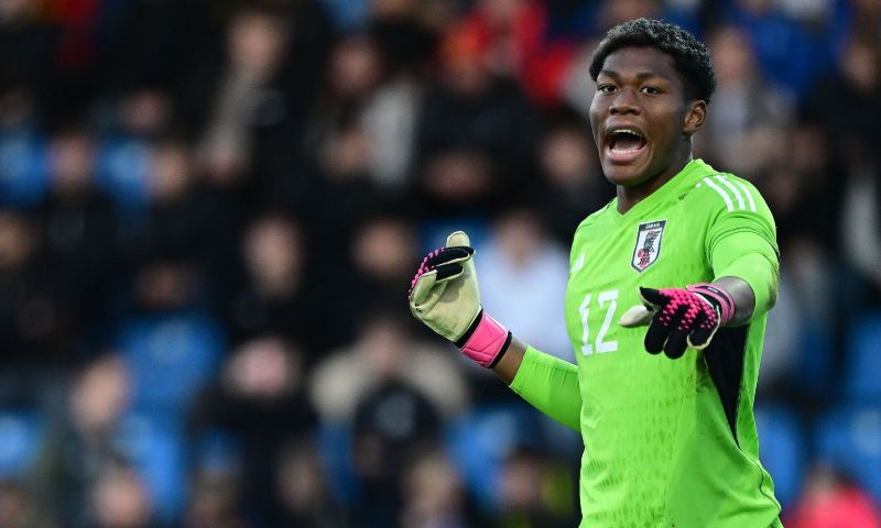 Gewaagde keuze: Japanse doelman wijst Man United af voor Belgische Sint-Truiden