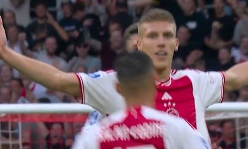 De beelden: Ajax-debutant Medic laat Arena opveren met absolute wondergoal