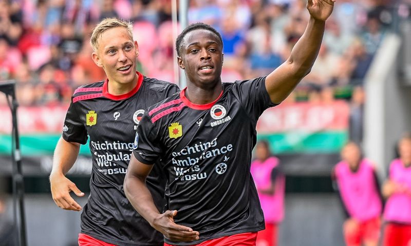 Debutantenbal in Nijmegen: Excelsior verslaat NEC na doelpuntenfestijn