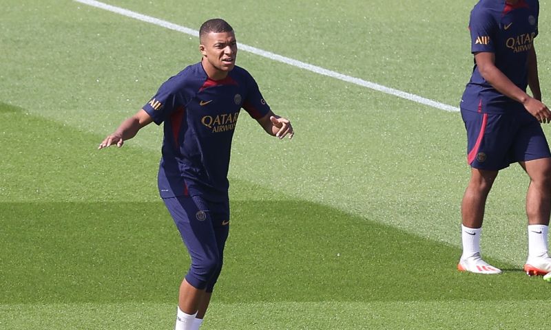 'Bijzondere ommekeer: 'toegewijde' Mbappé blijft en overweegt verlenging'