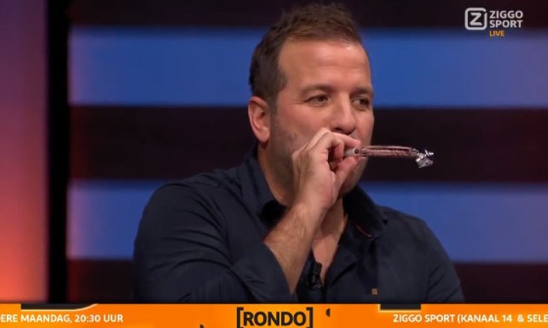Van der Vaart reageert op escalatie bij Studio Voetbal en blaast op feesttoeter