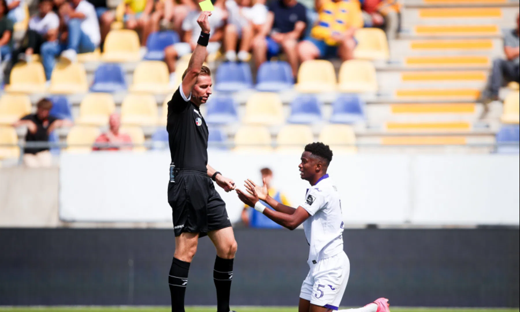 Visser over penaltymoment STVV - RSCA