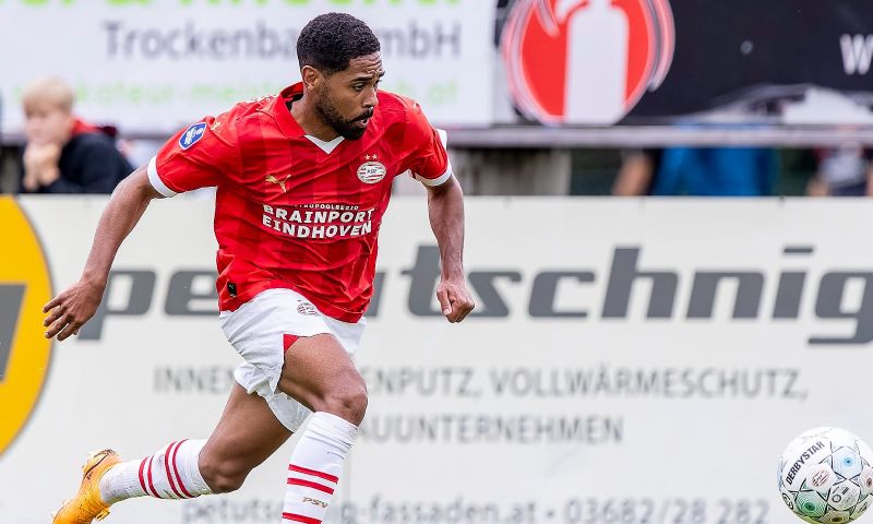 'Vertrek Mwene dreigt: Bundesliga-club meldt zich bij PSV voor Oostenrijker'