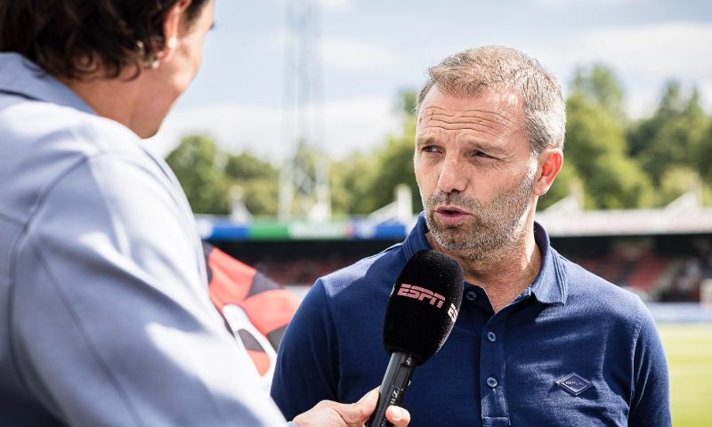 Steijn licht toe: 'Als hij een bal verkeerd speelt, ga ik niet gelijk wisselen'