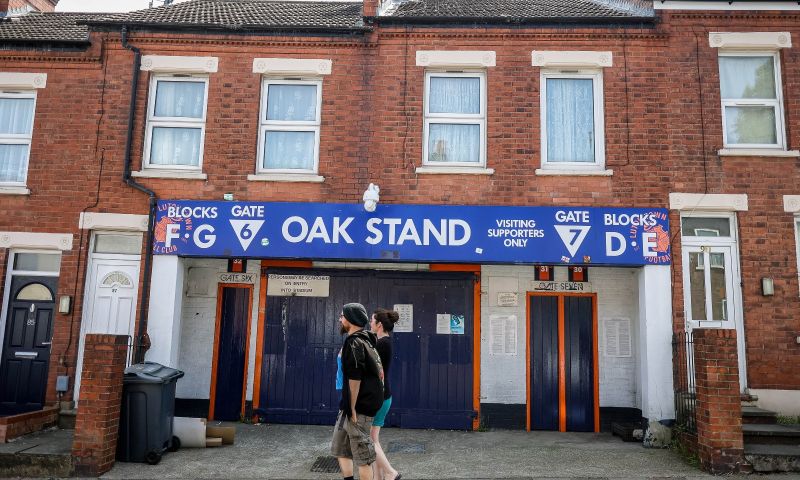 Waarom wordt de eerste thuiswedstrijd van Luton Town in Premier League uitgesteld